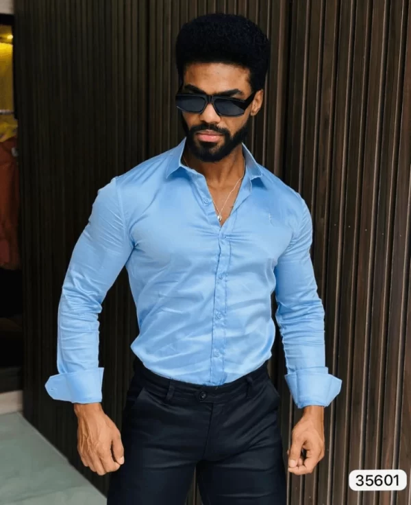 Camisa slim acetinada manga longa